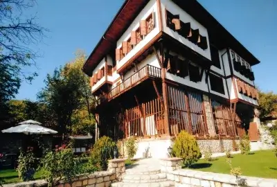 Asmazlar Bağ Evi Safranbolu – havuzlu tarihi Osmanlı konağı, bahçeli ve yöresel kahvaltılı butik otel.